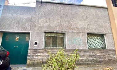 C.Gral.Belgrano entre 528 y 529, Casa a reciclar.