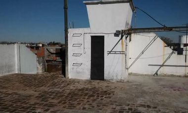 Venta Galpón con dpto en planta alta J.L.Suarez