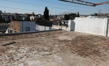 Venta Galpón con dpto en planta alta J.L.Suarez