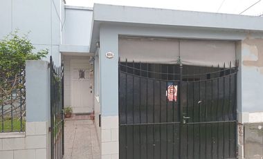 VENTA CASA MÁS DEPARTAMENTO 5 AMBIENTES  RIVADAVIA