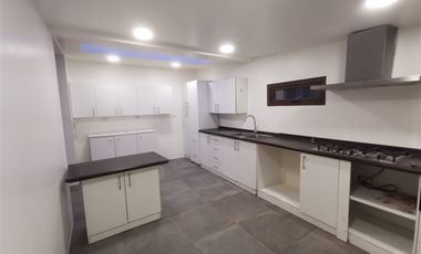 Casa en Arriendo en LAS PERDICES 0570