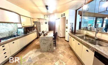 Casa en condominio en venta en Bosques de las Lomas