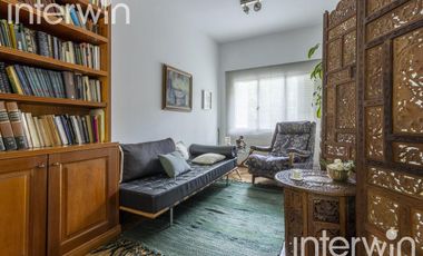 Casa de 8 amb., con piscina y 3 Cocheras. Belgrano - Venta
