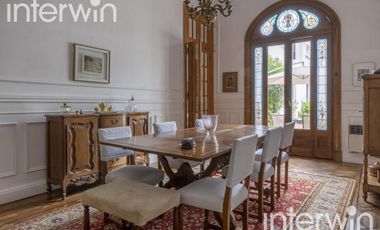 Casa de 8 amb., con piscina y 3 Cocheras. Belgrano - Venta
