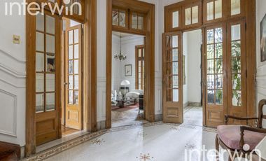 Casa de 8 amb., con piscina y 3 Cocheras. Belgrano - Venta