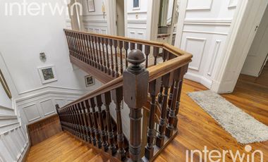Casa de 8 amb., con piscina y 3 Cocheras. Belgrano - Venta