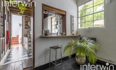 Casa de 8 amb., con piscina y 3 Cocheras. Belgrano - Venta
