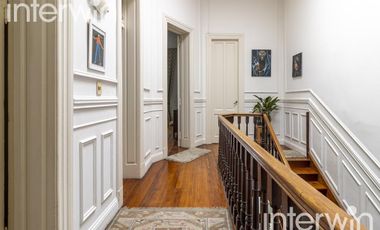 Casa de 8 amb., con piscina y 3 Cocheras. Belgrano - Venta