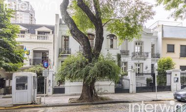 Casa de 8 amb., con piscina y 3 Cocheras. Belgrano - Venta
