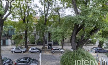 Casa de 8 amb., con piscina y 3 Cocheras. Belgrano - Venta