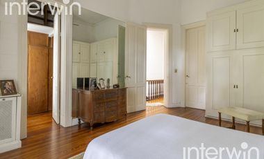Casa de 8 amb., con piscina y 3 Cocheras. Belgrano - Venta