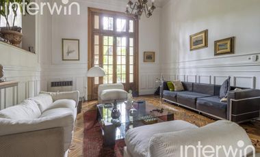 Casa de 8 amb., con piscina y 3 Cocheras. Belgrano - Venta