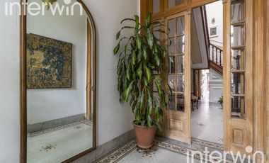 Casa de 8 amb., con piscina y 3 Cocheras. Belgrano - Venta