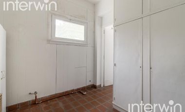 Casa de 8 amb., con piscina y 3 Cocheras. Belgrano - Venta