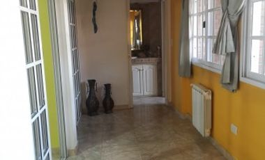 Amplia Casa 4 amb, ubicada en Carlos Tejedor 686 Temperley