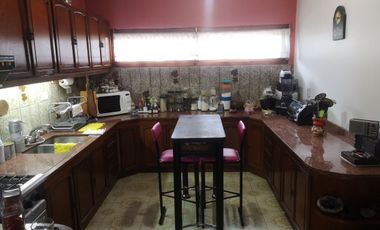Amplia Casa 4 amb, ubicada en Carlos Tejedor 686 Temperley