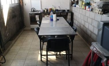 Importante Deposito con oficinas, ubicado en Presidente Peron 1762 Lomas de Zamora