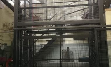 Importante Deposito con oficinas, ubicado en Presidente Peron 1762 Lomas de Zamora