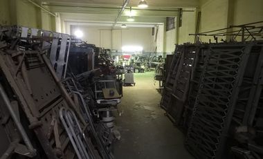Importante Deposito con oficinas, ubicado en Presidente Peron 1762 Lomas de Zamora