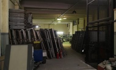Importante Deposito con oficinas, ubicado en Presidente Peron 1762 Lomas de Zamora
