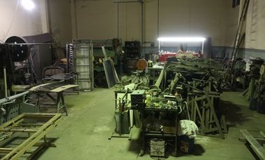Importante Deposito con oficinas, ubicado en Presidente Peron 1762 Lomas de Zamora