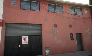 Importante Deposito con oficinas, ubicado en Presidente Peron 1762 Lomas de Zamora