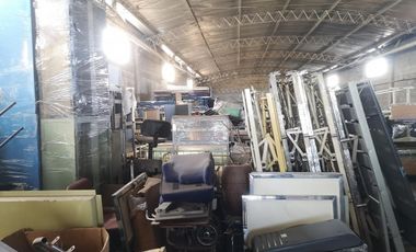 Importante Deposito con oficinas, ubicado en Presidente Peron 1762 Lomas de Zamora