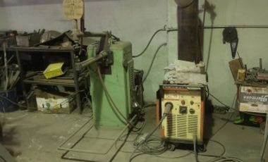 Importante Deposito con oficinas, ubicado en Presidente Peron 1762 Lomas de Zamora
