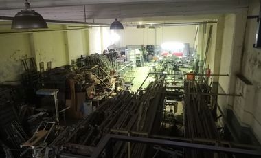 Importante Deposito con oficinas, ubicado en Presidente Peron 1762 Lomas de Zamora