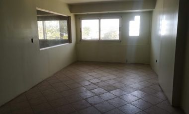 Importante Deposito con oficinas, ubicado en Presidente Peron 1762 Lomas de Zamora