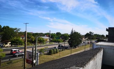 Importante Deposito con oficinas, ubicado en Presidente Peron 1762 Lomas de Zamora