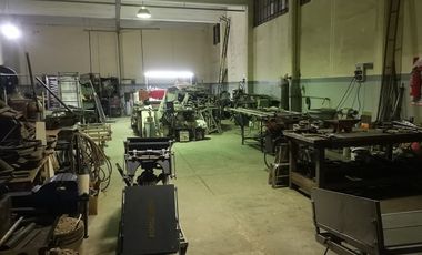 Importante Deposito con oficinas, ubicado en Presidente Peron 1762 Lomas de Zamora