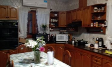 CASA 4 DORMITORIOS