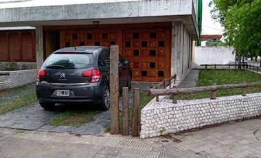 CASA 4 DORMITORIOS