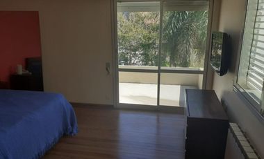 SE VENDE CASA ZONA CENTRO PARQUE CON PISCINA