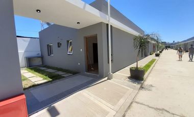 En venta casa dos dormitorios, patio, cochera!