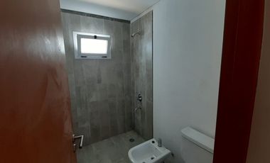 En venta casa dos dormitorios, patio, cochera!