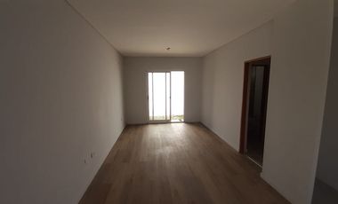 En venta casa dos dormitorios, patio, cochera!
