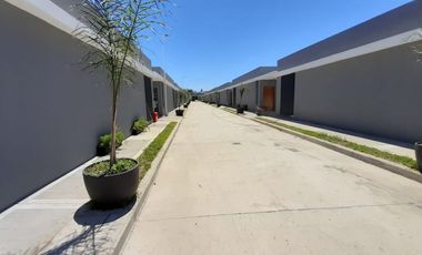 En venta casa dos dormitorios, patio, cochera!