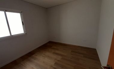 En venta casa dos dormitorios, patio, cochera!