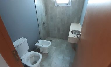 En venta casa dos dormitorios, patio, cochera!