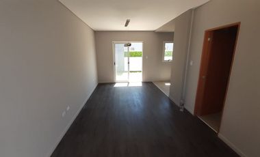 En venta casa dos dormitorios, patio, cochera!