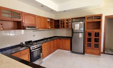 SE VENDE CASA FAMILIAR ZONA AV DE LAS AMERICAS Y A. PALACIOS