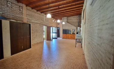 SE VENDE CASA FAMILIAR ZONA AV DE LAS AMERICAS Y A. PALACIOS
