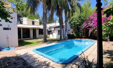 SE VENDE CASA FAMILIAR ZONA AV DE LAS AMERICAS Y A. PALACIOS