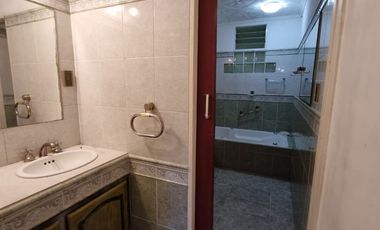 SE VENDE CASA FAMILIAR ZONA AV DE LAS AMERICAS Y A. PALACIOS