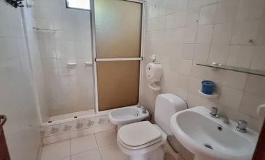SE VENDE CASA FAMILIAR ZONA AV DE LAS AMERICAS Y A. PALACIOS