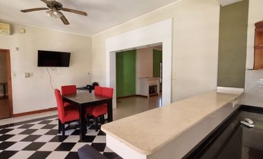 SE VENDE CASA FAMILIAR ZONA AV DE LAS AMERICAS Y A. PALACIOS