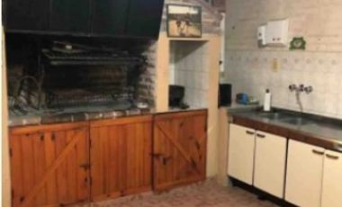 SE VENDE CASA FAMILIAR ZONA AV DE LAS AMERICAS Y A. PALACIOS