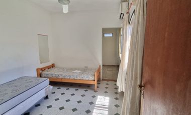 SE VENDE CASA FAMILIAR ZONA AV DE LAS AMERICAS Y A. PALACIOS